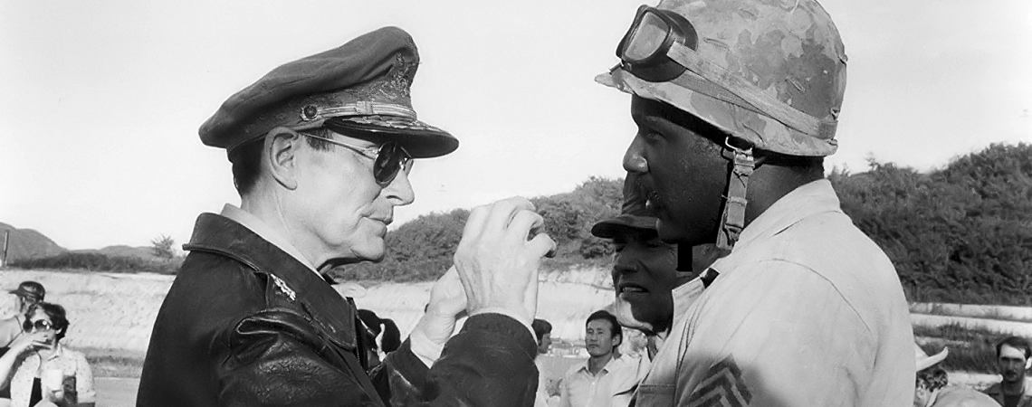 Richard Roundtree w/Laurence Olivier | "Inchon" (1981)